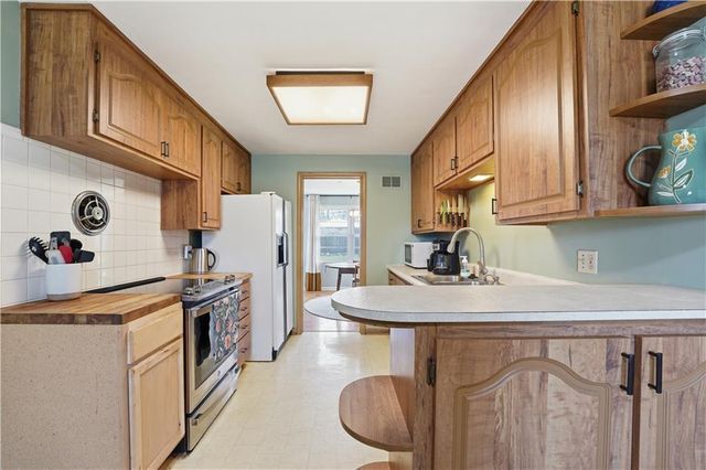 8221 Lamar Avenue, Prairie Village, KS 66208
