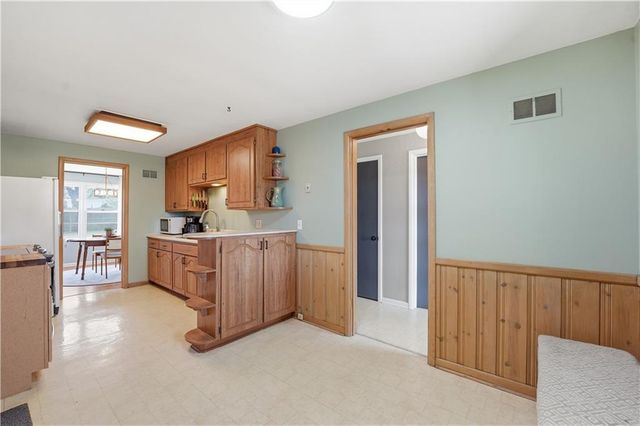 8221 Lamar Avenue, Prairie Village, KS 66208
