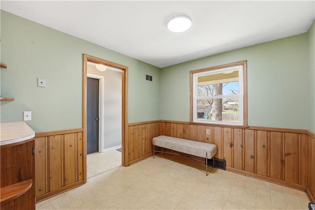 8221 Lamar Avenue, Prairie Village, KS 66208