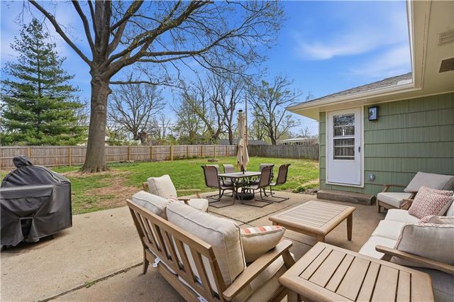 8221 Lamar Avenue, Prairie Village, KS 66208