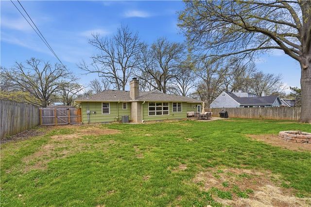 8221 Lamar Avenue, Prairie Village, KS 66208