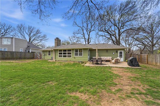 8221 Lamar Avenue, Prairie Village, KS 66208