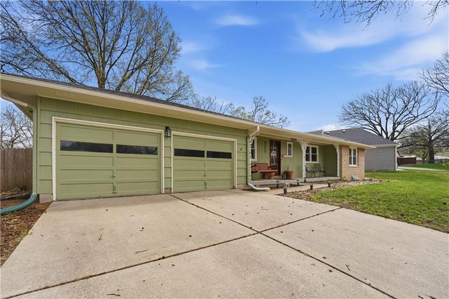 8221 Lamar Avenue, Prairie Village, KS 66208