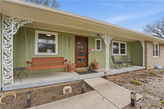 8221 Lamar Avenue, Prairie Village, KS 66208