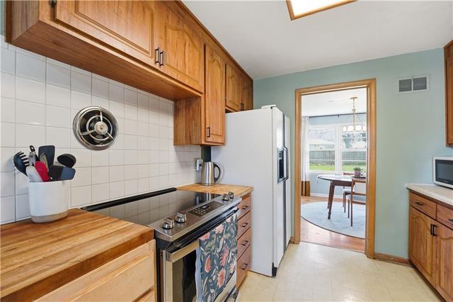 8221 Lamar Avenue, Prairie Village, KS 66208