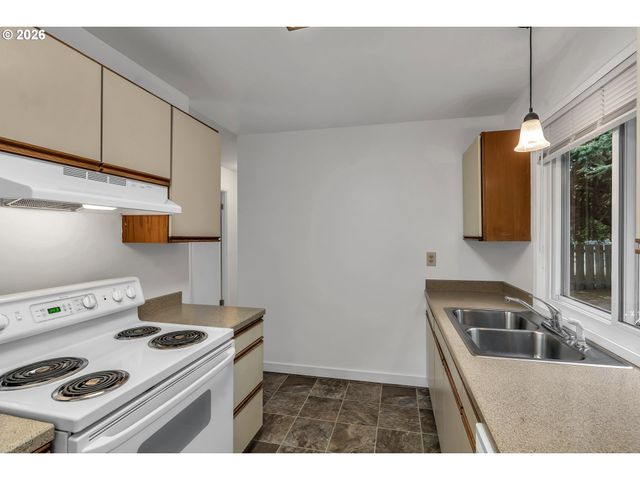 17905 Nw ARCADIA St, Portland, OR 97229