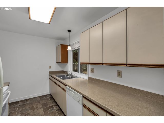 17905 Nw ARCADIA St, Portland, OR 97229