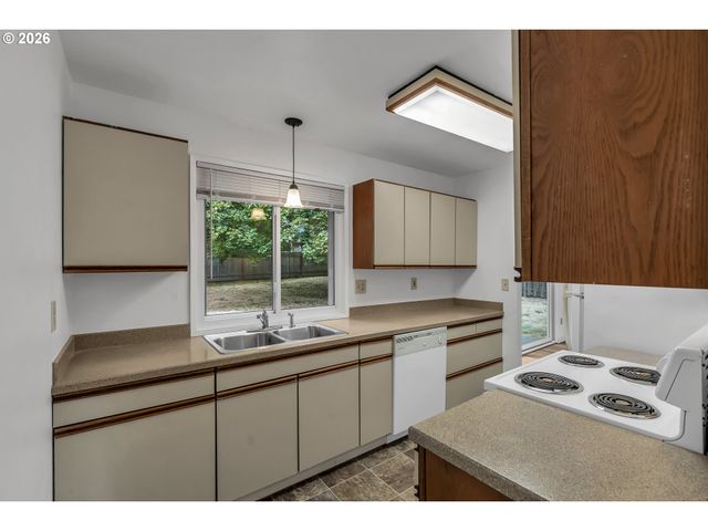 17905 Nw ARCADIA St, Portland, OR 97229