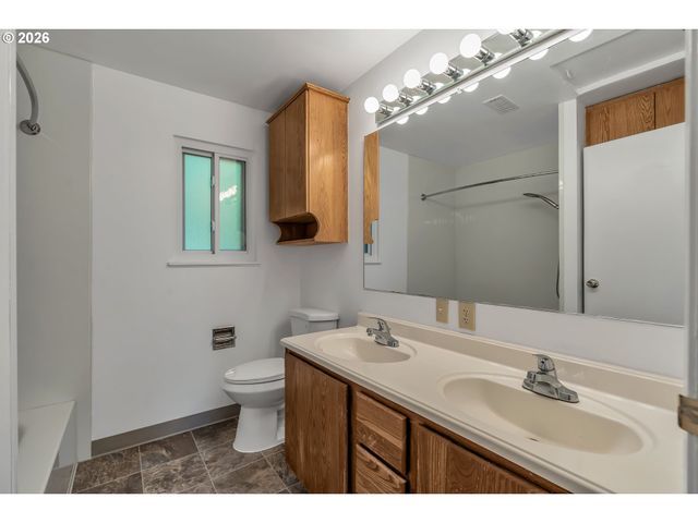 17905 Nw ARCADIA St, Portland, OR 97229