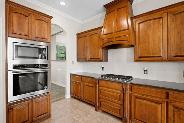 1009 Summerlin Drive, Granbury, TX 76048