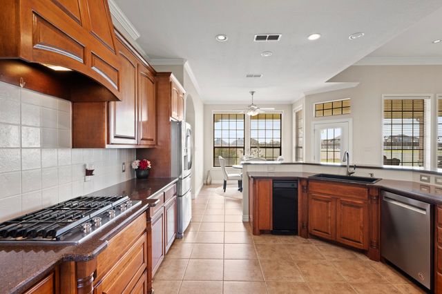 1009 Summerlin Drive, Granbury, TX 76048