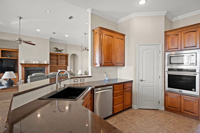 1009 Summerlin Drive, Granbury, TX 76048