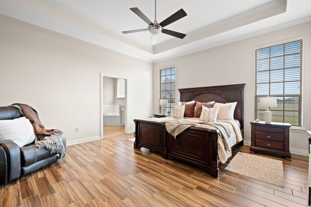 1009 Summerlin Drive, Granbury, TX 76048