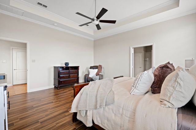 1009 Summerlin Drive, Granbury, TX 76048