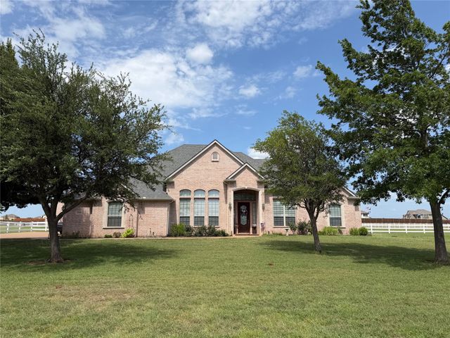 1009 Summerlin Drive, Granbury, TX 76048