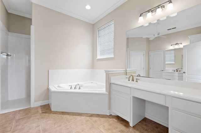 1009 Summerlin Drive, Granbury, TX 76048