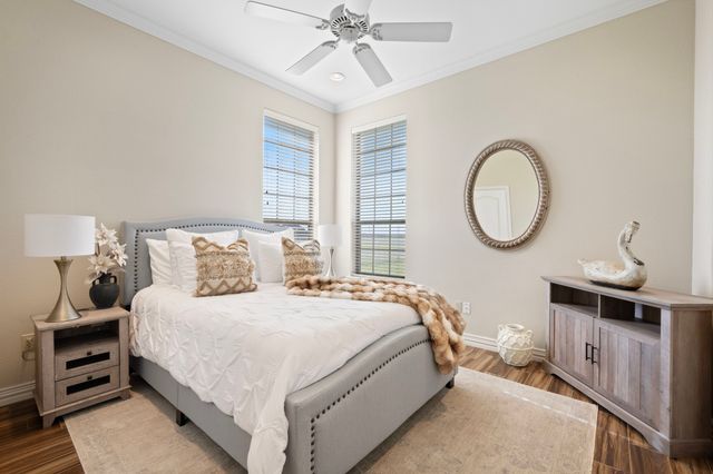 1009 Summerlin Drive, Granbury, TX 76048