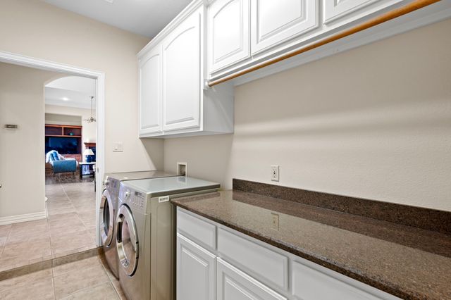 1009 Summerlin Drive, Granbury, TX 76048