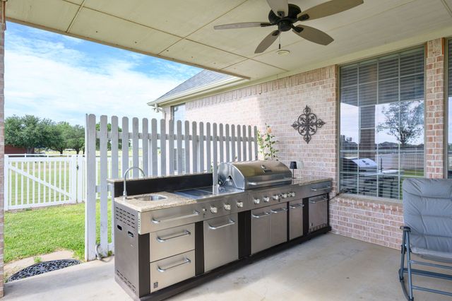 1009 Summerlin Drive, Granbury, TX 76048