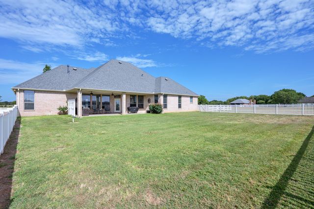 1009 Summerlin Drive, Granbury, TX 76048