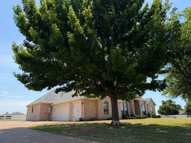 1009 Summerlin Drive, Granbury, TX 76048
