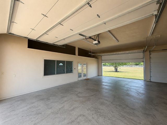 1009 Summerlin Drive, Granbury, TX 76048