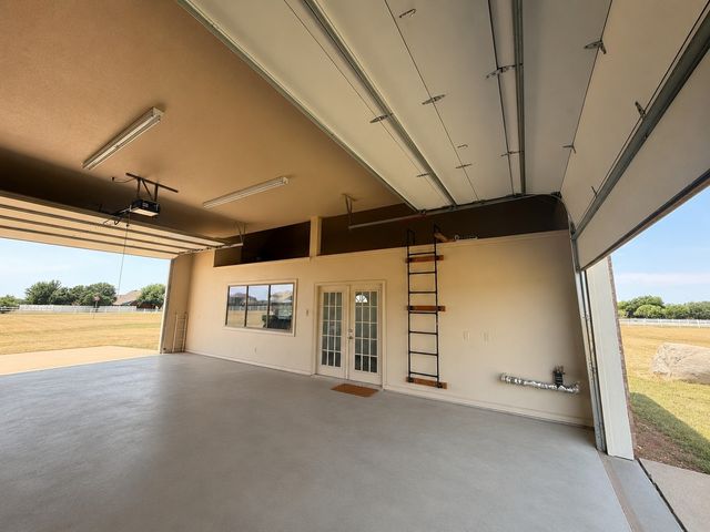 1009 Summerlin Drive, Granbury, TX 76048