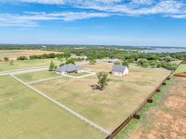 1009 Summerlin Drive, Granbury, TX 76048