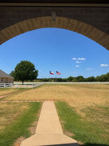 1009 Summerlin Drive, Granbury, TX 76048