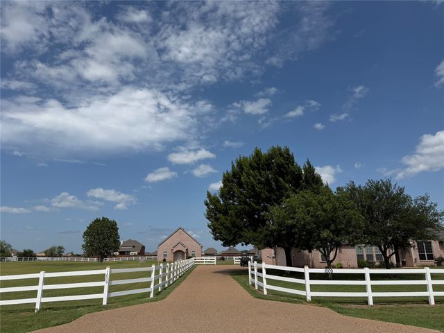 1009 Summerlin Drive, Granbury, TX 76048