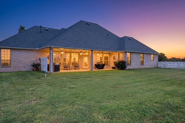 1009 Summerlin Drive, Granbury, TX 76048