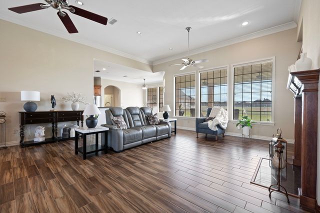 1009 Summerlin Drive, Granbury, TX 76048