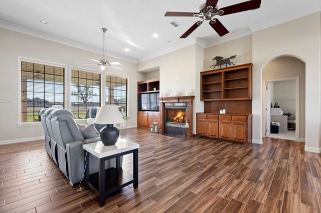1009 Summerlin Drive, Granbury, TX 76048