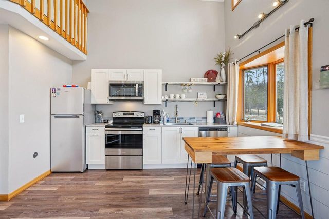 W9350 County Road V, Poynette, WI 53955