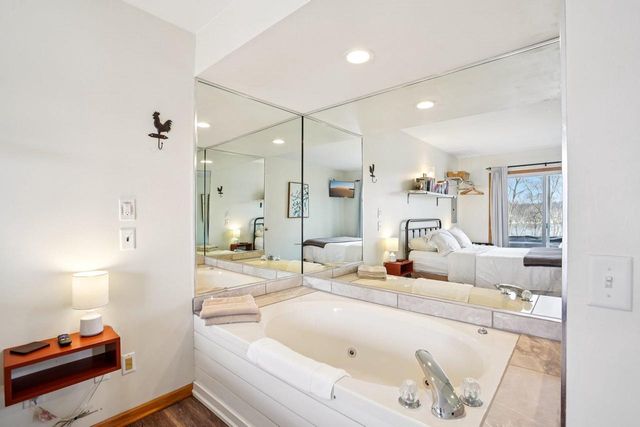 W9350 County Road V, Poynette, WI 53955