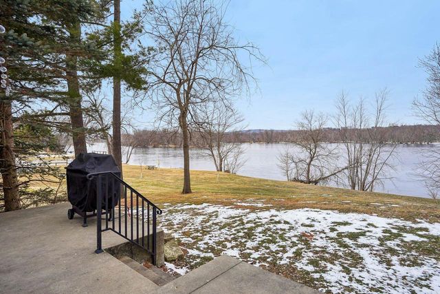 W9350 County Road V, Poynette, WI 53955