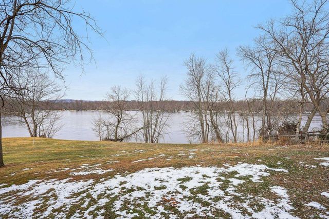 W9350 County Road V, Poynette, WI 53955