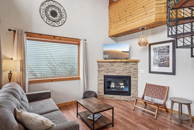 W9350 County Road V, Poynette, WI 53955