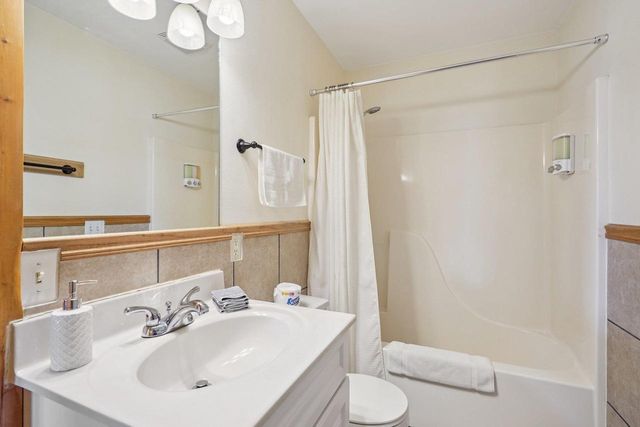 W9350 County Road V, Poynette, WI 53955