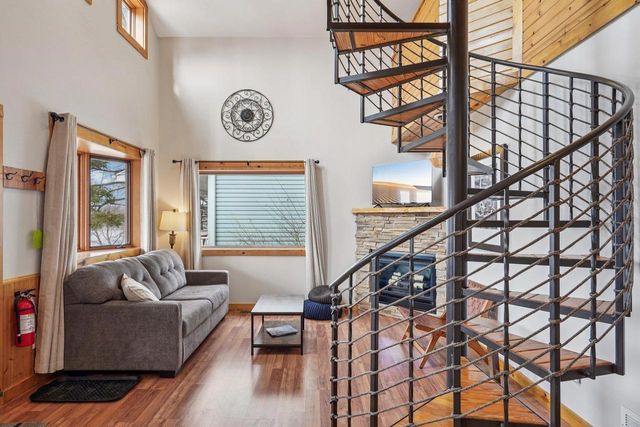 W9350 County Road V, Poynette, WI 53955