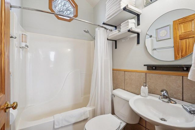 W9350 County Road V, Poynette, WI 53955