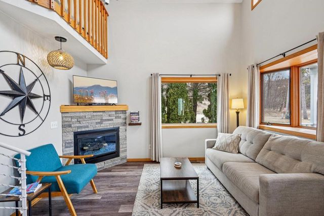 W9350 County Road V, Poynette, WI 53955