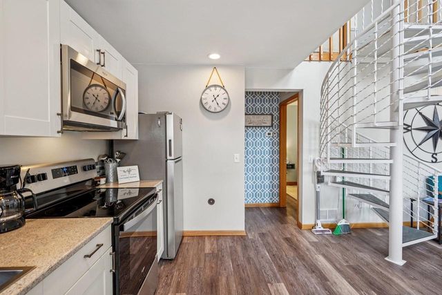 W9350 County Road V, Poynette, WI 53955