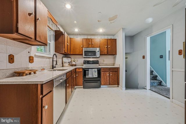 56 UPLAND CT, Newark, DE 19713