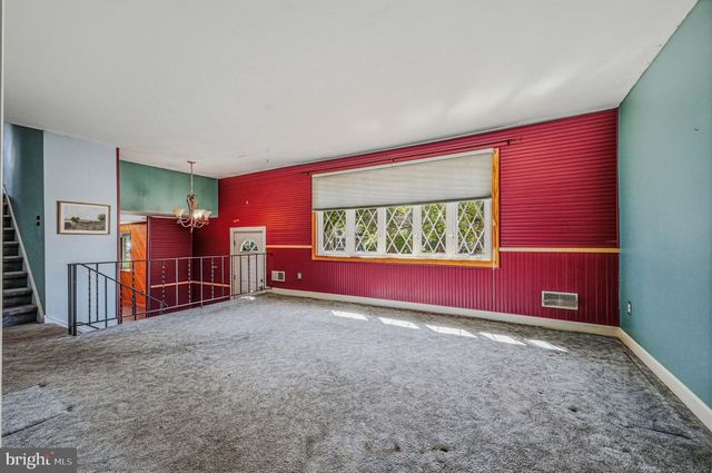 56 UPLAND CT, Newark, DE 19713