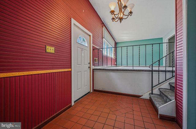56 UPLAND CT, Newark, DE 19713