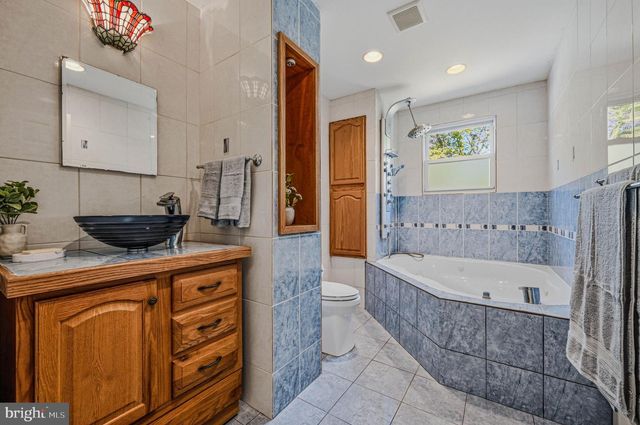 56 UPLAND CT, Newark, DE 19713