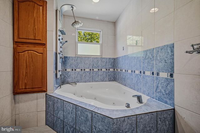 56 UPLAND CT, Newark, DE 19713