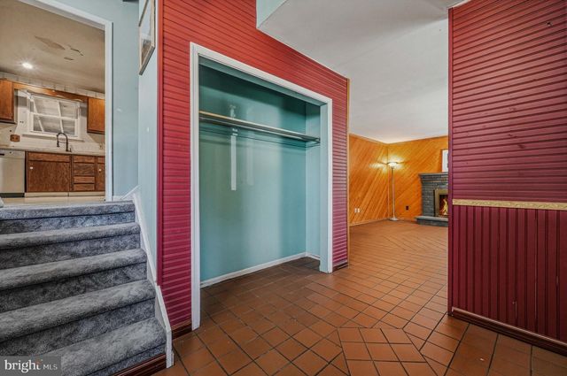 56 UPLAND CT, Newark, DE 19713