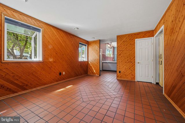 56 UPLAND CT, Newark, DE 19713